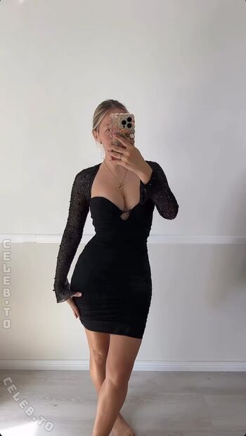 Amanda c emilia  page leaked private photo uncensored HD quality