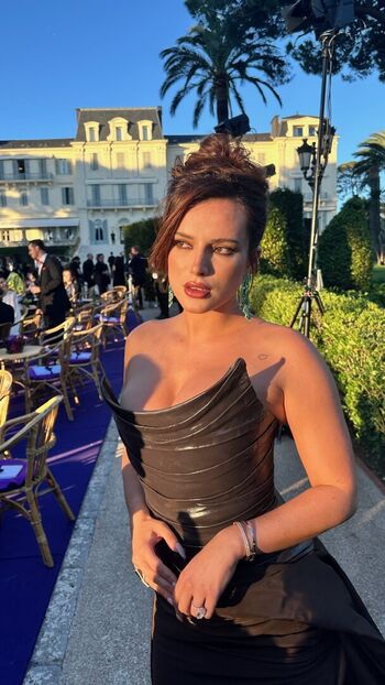 Bella thorne  page leaked private photo uncensored HD quality