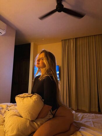 Caroline zalog  page leaked private photo uncensored HD quality