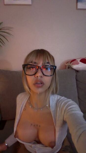 Clementinexoxo leaked private photo uncensored HD quality