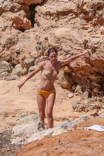 Emma watson  page leaked private photo uncensored HD quality