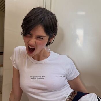 Gracie abrams page leaked private photo uncensored HD quality