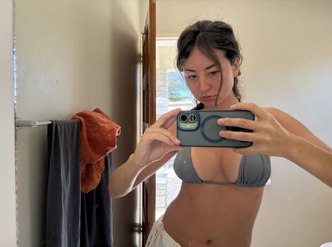 Hitchhikercourtney leaked private photo uncensored HD quality