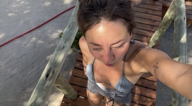 Hitchhikercourtney leaked private photo uncensored HD quality