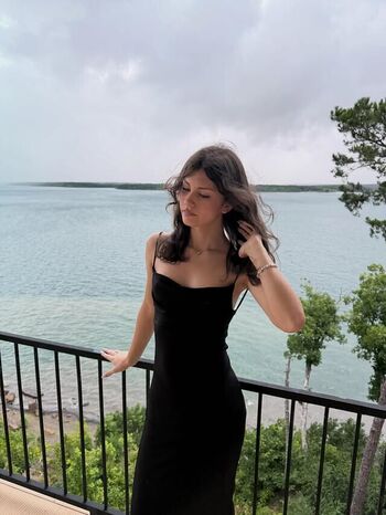 Izisgones leaked private photo uncensored HD quality