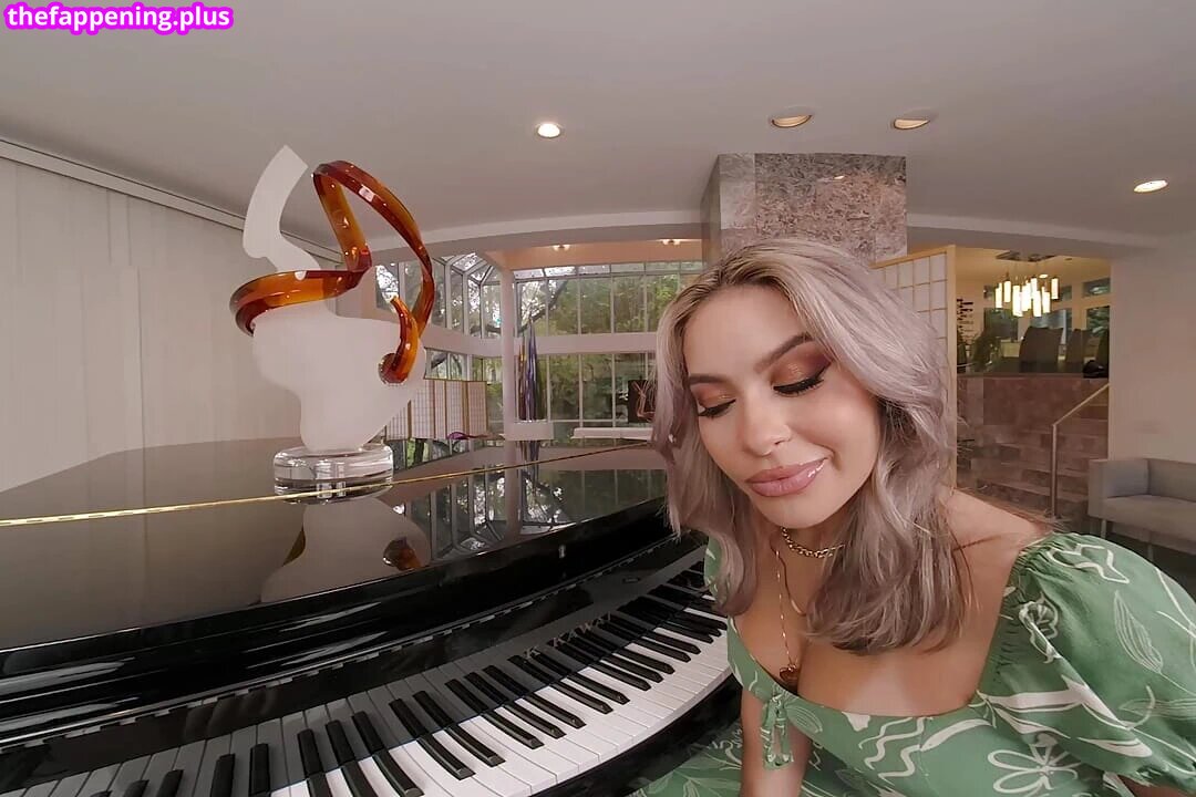 Extra emily leaked private photo uncensored HD quality