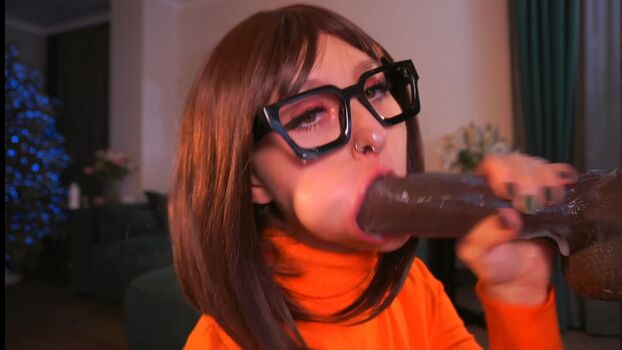 Karolineneuer page leaked private photo uncensored HD quality