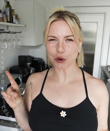 Kellymissesvlog leaked private photo uncensored HD quality