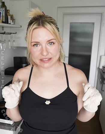 Kellymissesvlog leaked private photo uncensored HD quality