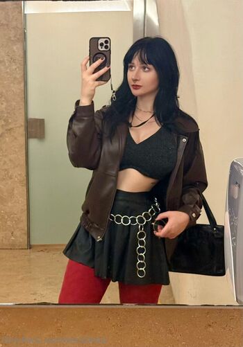 Kenizinea  page leaked private photo uncensored HD quality