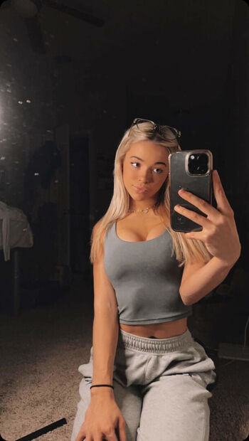 Livvy dunne  page leaked private photo uncensored HD quality