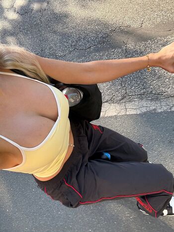 Loeni hadi  page leaked private photo uncensored HD quality