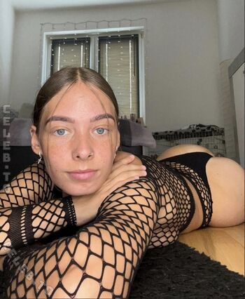 Lucywhoelse leaked private photo uncensored HD quality