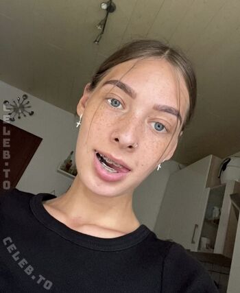 Lucywhoelse leaked private photo uncensored HD quality