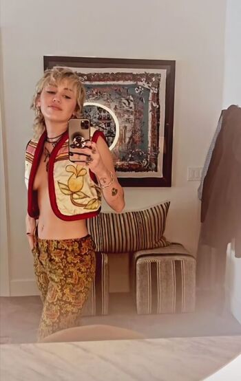 Miley cyrus leaked private photo uncensored HD quality