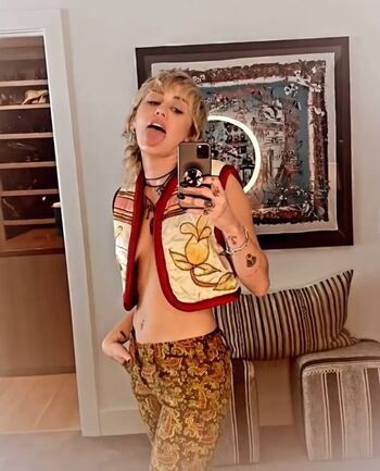 Miley cyrus leaked private photo uncensored HD quality