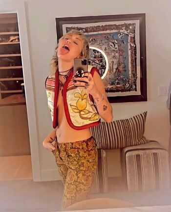 Miley cyrus leaked private photo uncensored HD quality