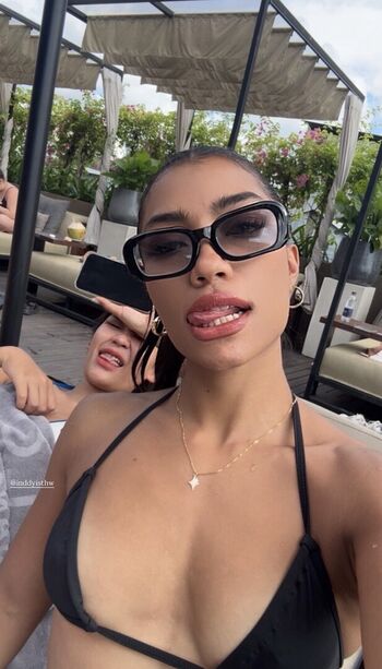 Okyyoliviaa  page leaked private photo uncensored HD quality