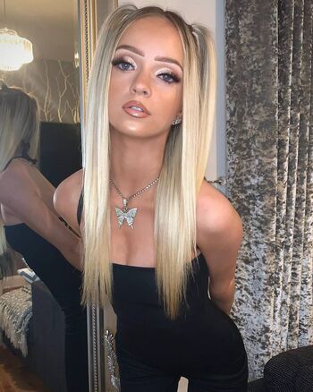 Petitesneakylink  page leaked private photo uncensored HD quality