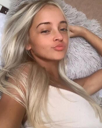 Petitesneakylink  page leaked private photo uncensored HD quality