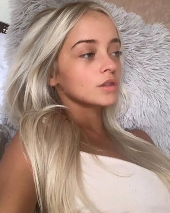 Petitesneakylink  page leaked private photo uncensored HD quality