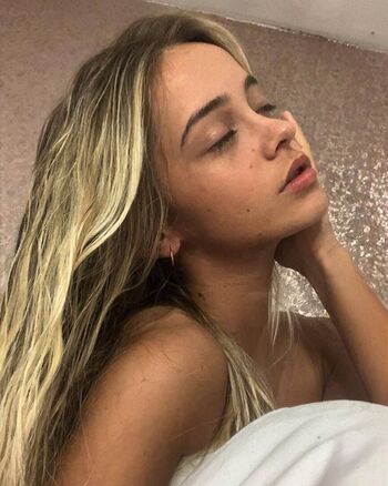 Petitesneakylink  page leaked private photo uncensored HD quality