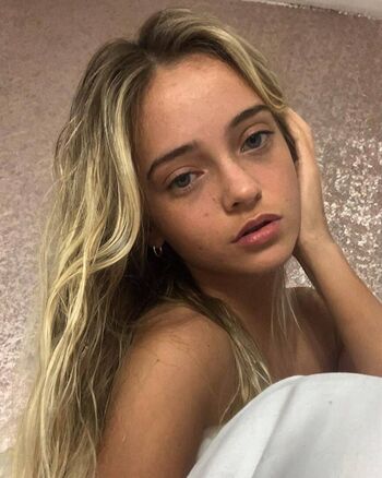Petitesneakylink  page leaked private photo uncensored HD quality