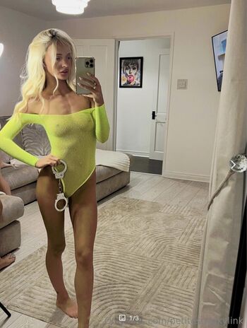 Petitesneakylink leaked private photo uncensored HD quality