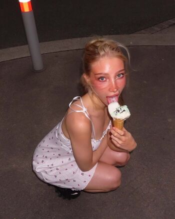 Rosegnlz leaked private photo uncensored HD quality