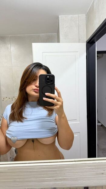Seleneitor leaked private photo uncensored HD quality