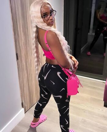 Sexxy red leaked private photo uncensored HD quality