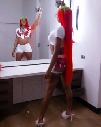 Sexxy red leaked private photo uncensored HD quality