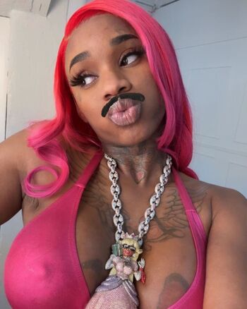 Sexxy red leaked private photo uncensored HD quality