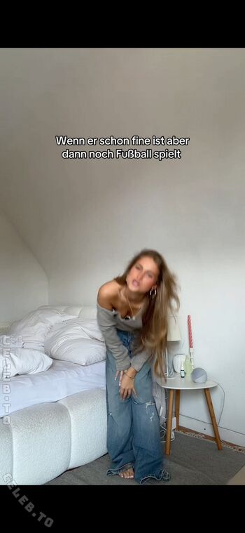 Zoe kaeppele  page leaked private photo uncensored HD quality