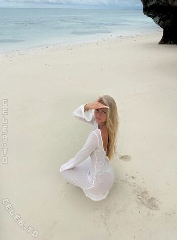 Zoe kaeppele  page leaked private photo uncensored HD quality