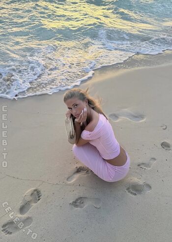 Zoe kaeppele  page leaked private photo uncensored HD quality