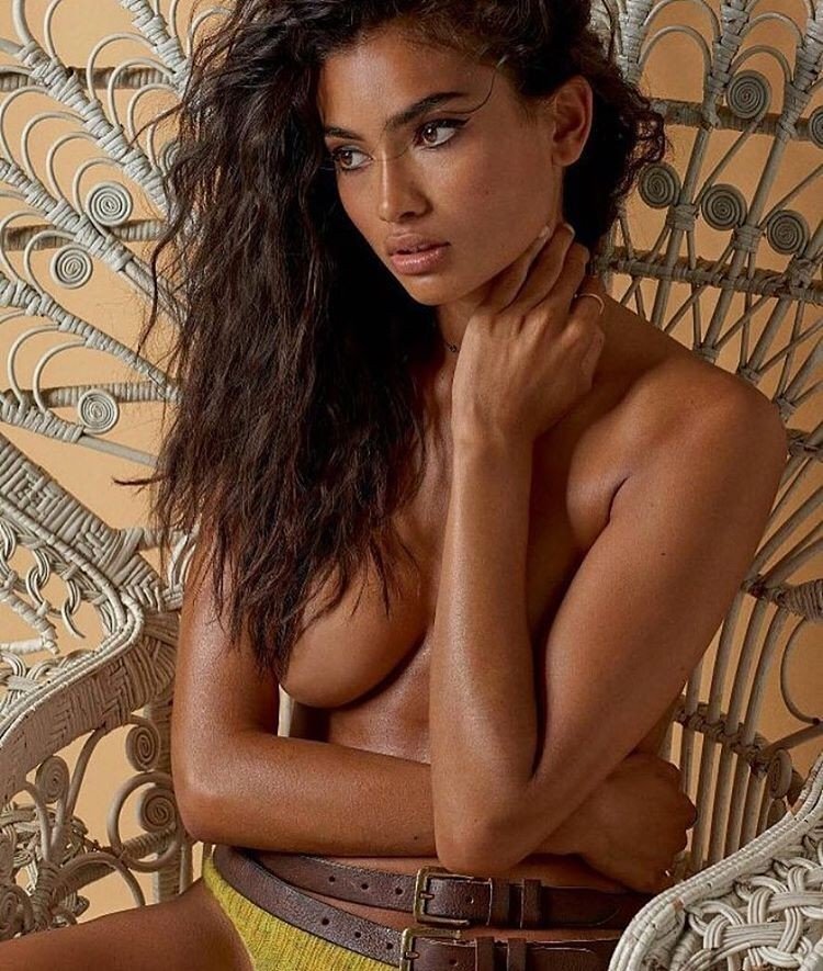 Kelly Gale Model Golaya