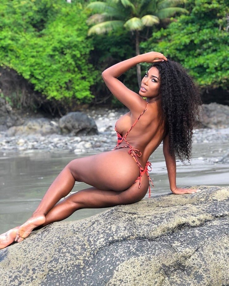 Monifa Jansen hot