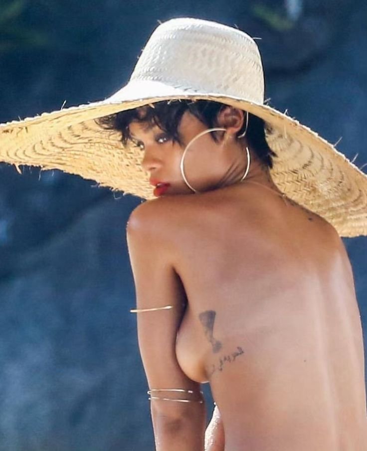 Naked celebrities Rihanna