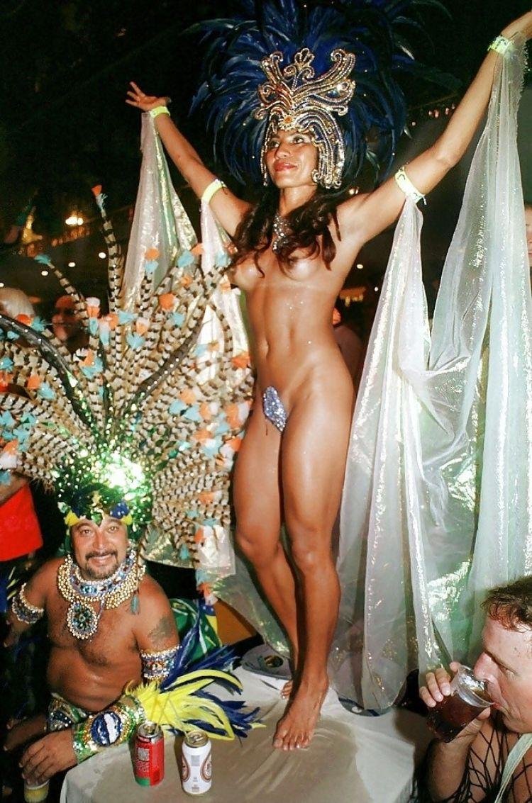 Anal orgy on the Brazilian carnival