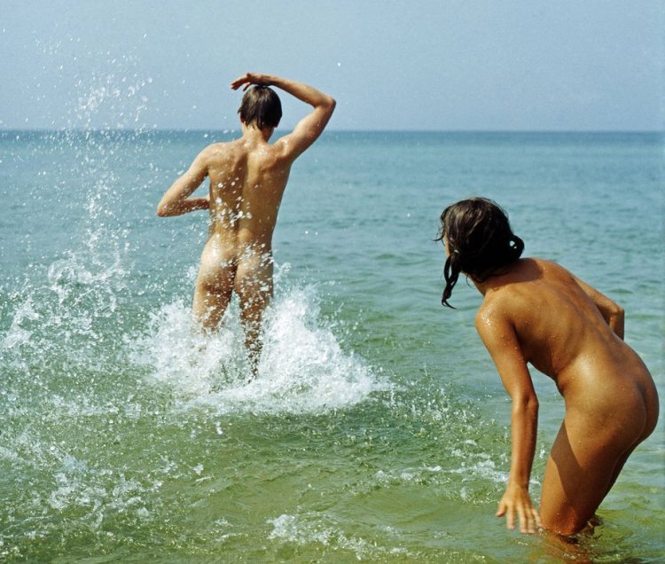 Nudism in Germany / FKK in Deutschland (2002)