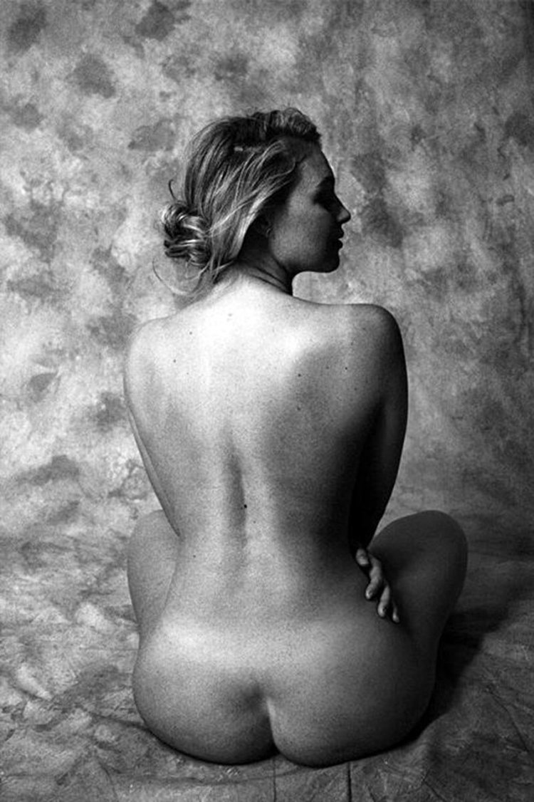 Iskra Lawrence Porphotono