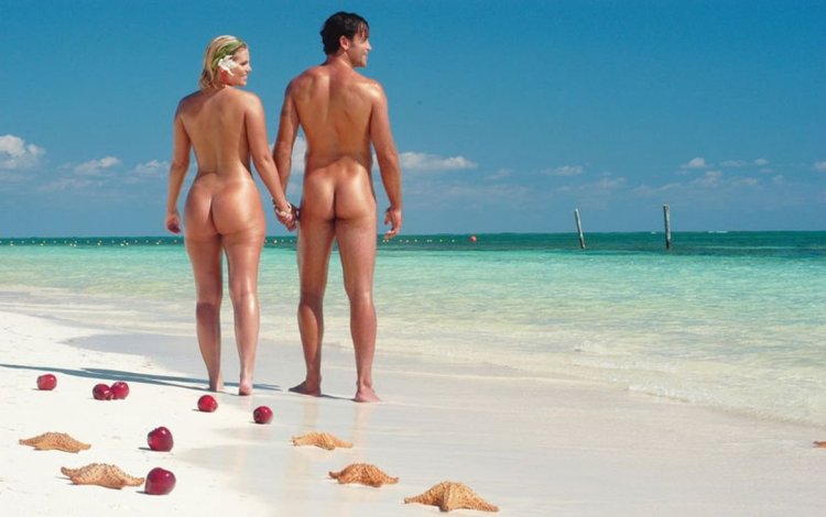 Beautiful naked pairs on the beach