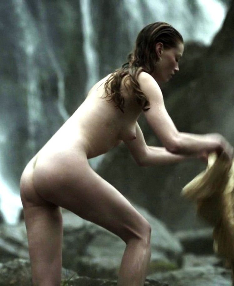 Alicia Suserland is naked