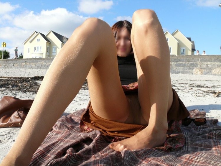 French women naked without panties