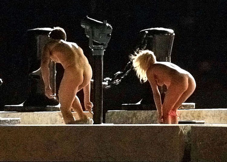 Anna Faris naked in the film