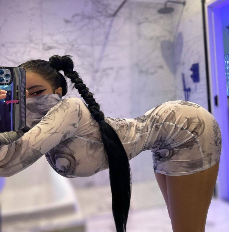 Private naked in thickets