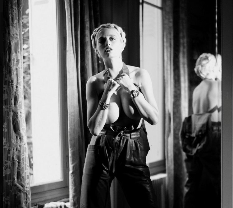 Carolina Vriland is naked