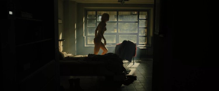 Mackenzie Davis Naked Propes