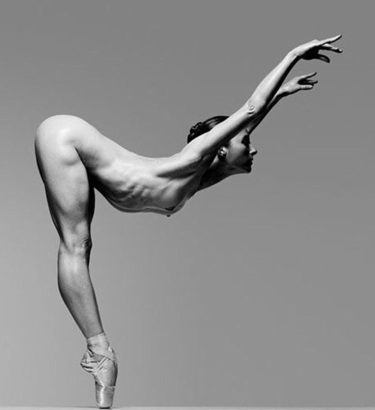 Dancer with naked tits